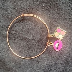 Expanding bracelet